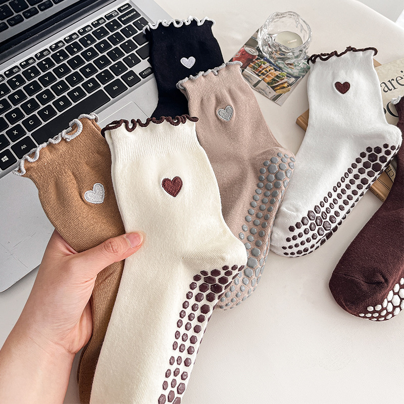 ヨガソックス レディース コットン ハート刺繍 レタスエッジ - No Show Sock Women のレビューと価格