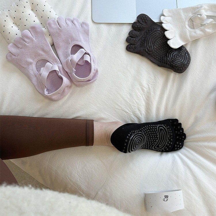 女性用クロスストラップ5本指ヨガソックス滑り止めシリコングリ - No Show Sock Women のレビューと価格